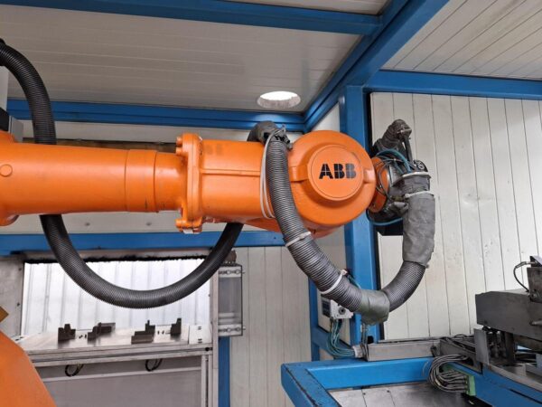 Komplette Bearbeitungszelle mit Roboter, IRB 4400/45kg, ABB, gebraucht – Bild 8